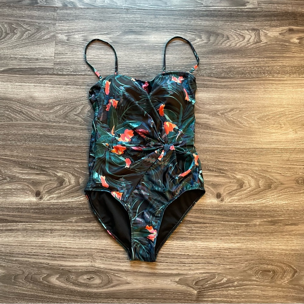 Nicole Miller Women’s  One Piece Swimsuit - Floral. M